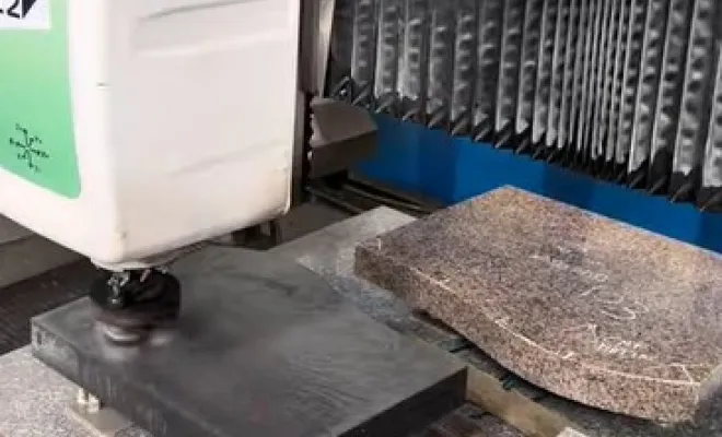 Ponçage des stèles ENSALES FUNERAIRE chez GRANITS MICHEL MAFFRE